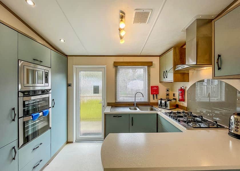 Superior Caravan 4 - Finlake Resort & Spa, Chudleigh, Newton Abbot