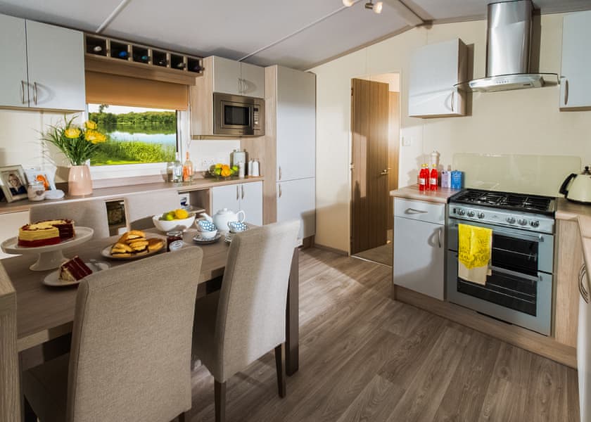 Superior Caravan 4 Hot Tub - Finlake Resort & Spa, Chudleigh, Newton Abbot