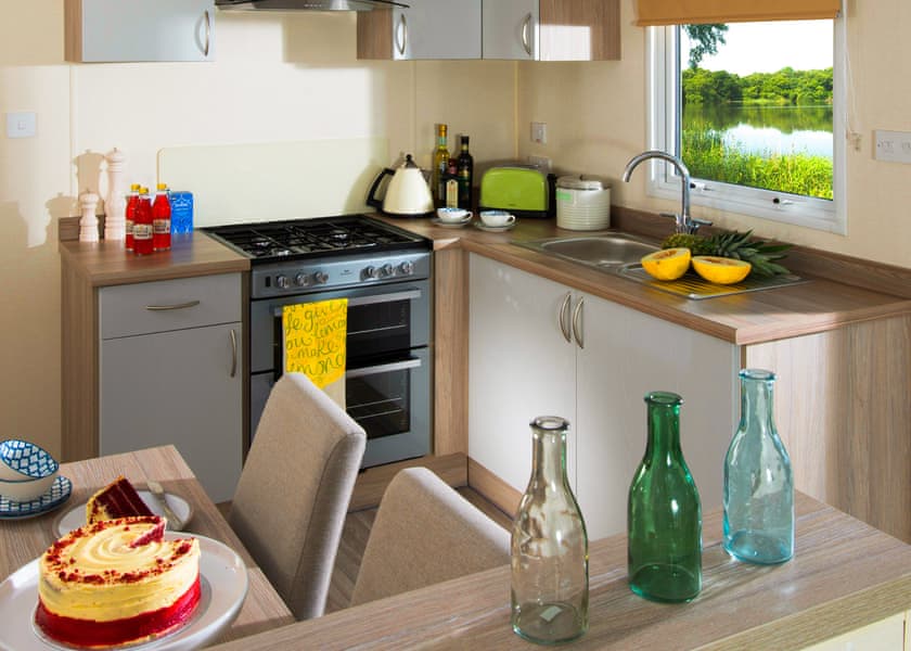 Superior Caravan 4 Hot Tub - Finlake Resort & Spa, Chudleigh, Newton Abbot