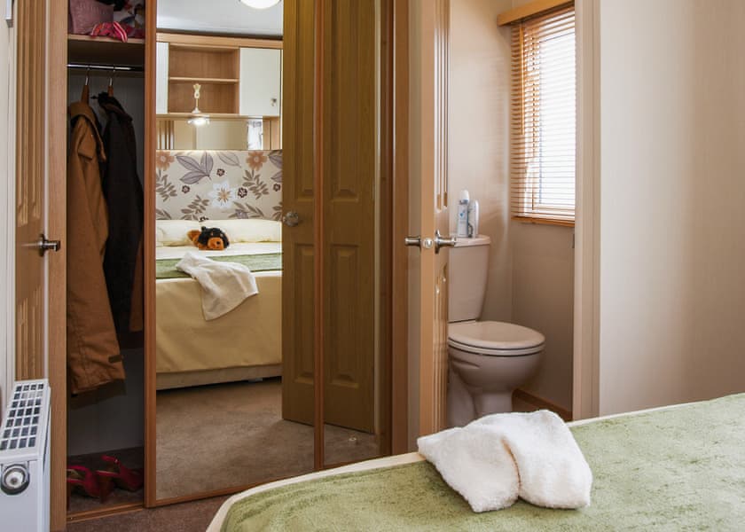 Superior Caravan 4 Hot Tub - Finlake Resort & Spa, Chudleigh, Newton Abbot