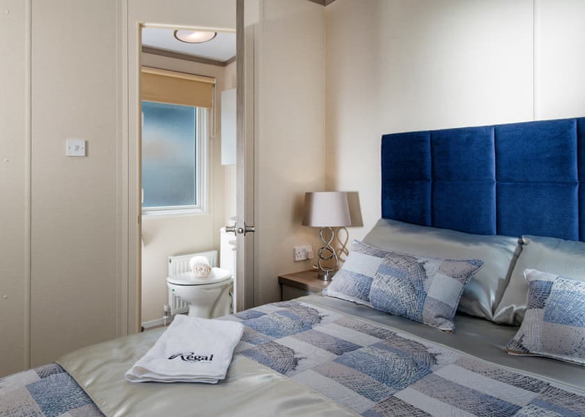 Superior Caravan 4 Hot Tub - Finlake Resort & Spa, Chudleigh, Newton Abbot