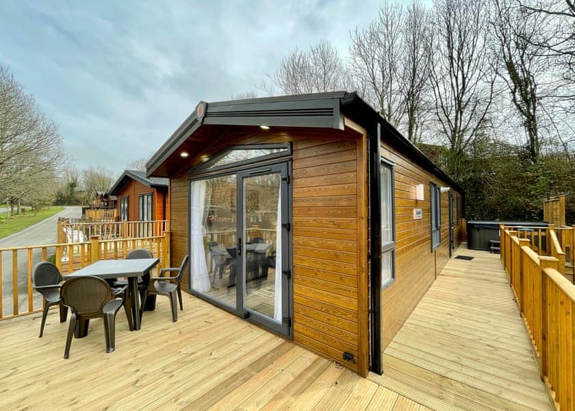 Superior Holiday Home Hot Tub 4 in Chudleigh, Newton Abbot | Hoseasons