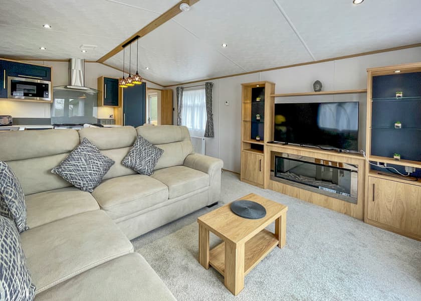 Superior Holiday Home 4 Hot Tub - Finlake Resort & Spa, Chudleigh, Newton Abbot