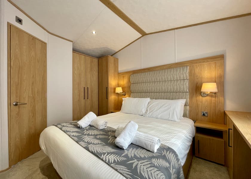 Superior Holiday Home 4 Hot Tub - Finlake Resort & Spa, Chudleigh, Newton Abbot