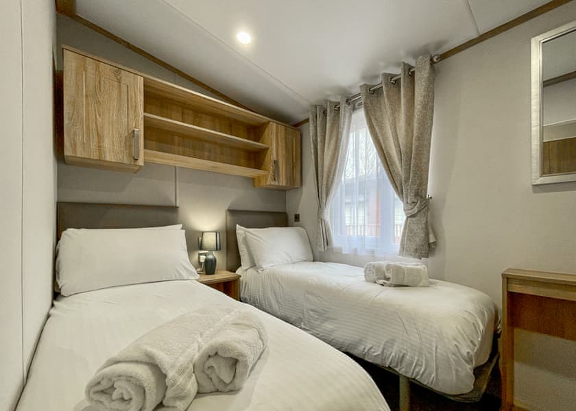 Superior Holiday Home 4 Hot Tub - Finlake Resort & Spa, Chudleigh, Newton Abbot