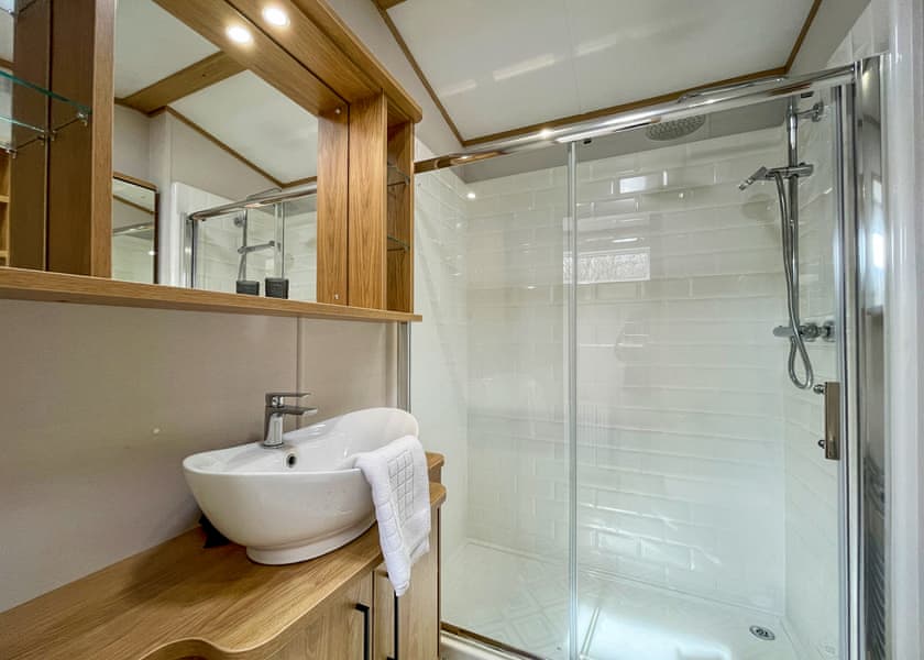 Superior Holiday Home 4 Hot Tub - Finlake Resort & Spa, Chudleigh, Newton Abbot