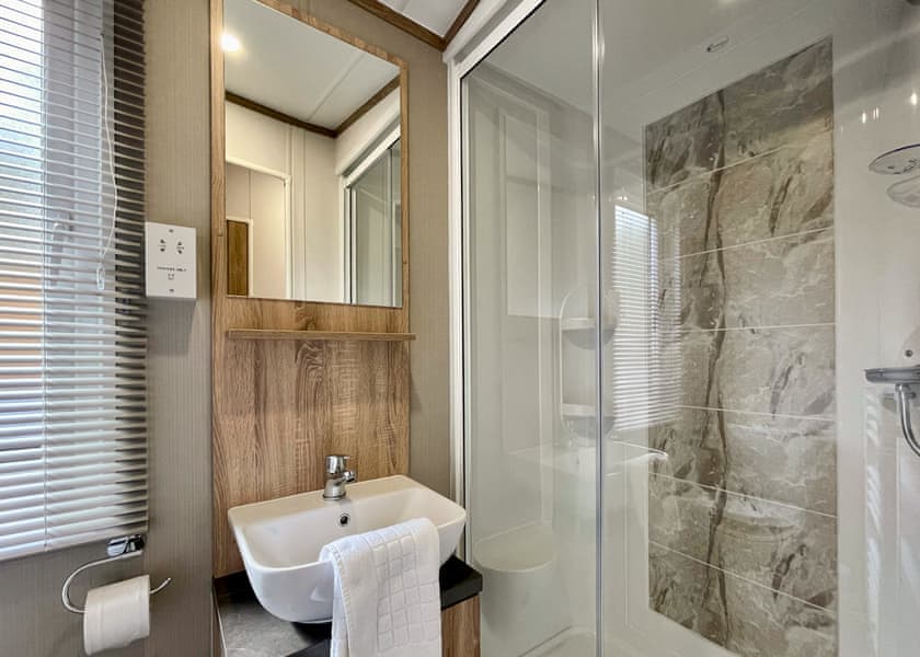 Superior Holiday Home 4 Hot Tub - Finlake Resort & Spa, Chudleigh, Newton Abbot