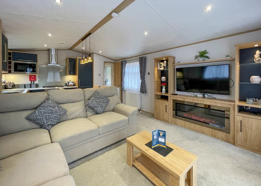 Superior Holiday Home 6 Hot Tub - Finlake Resort & Spa, Chudleigh, Newton Abbot