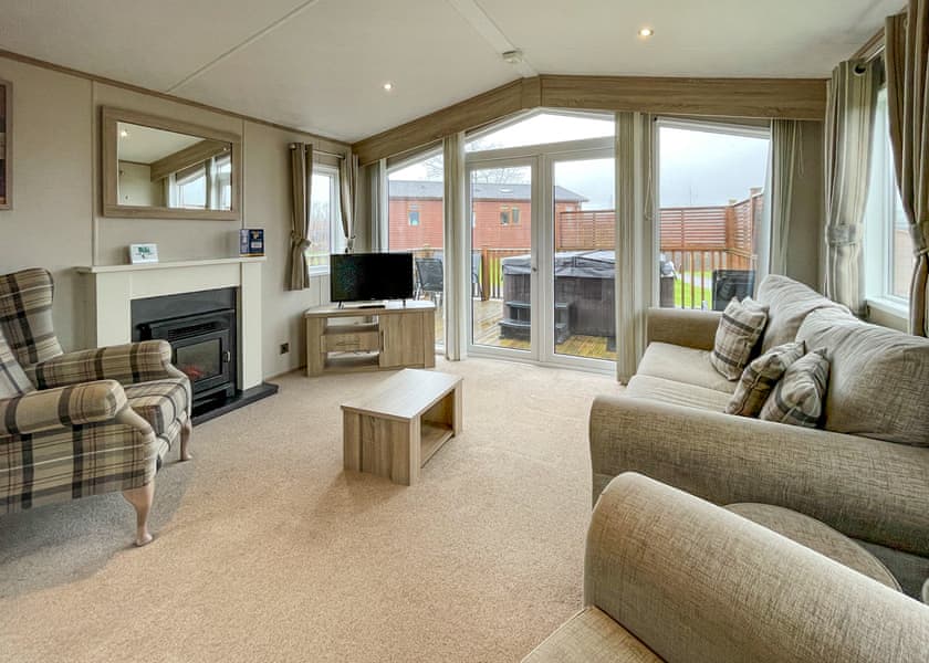 Superior Holiday Home 6 Hot Tub - Finlake Resort & Spa, Chudleigh, Newton Abbot