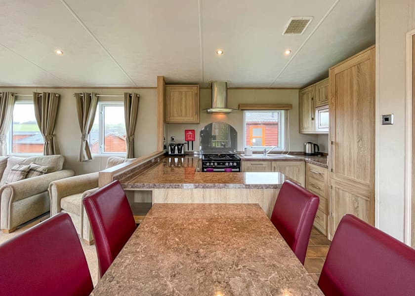 Superior Holiday Home 6 Hot Tub - Finlake Resort & Spa, Chudleigh, Newton Abbot