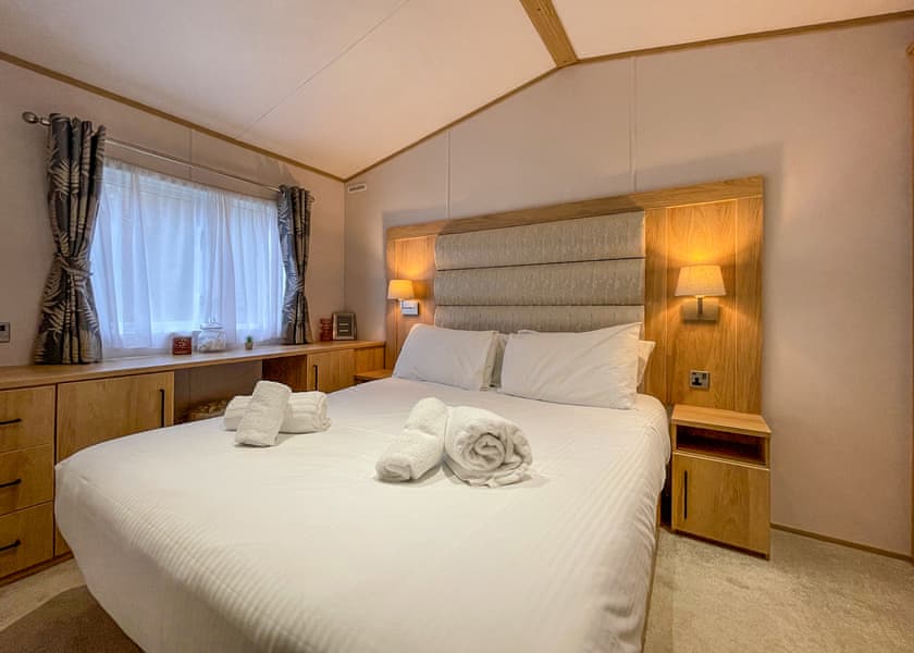 Superior Holiday Home 6 Hot Tub - Finlake Resort & Spa, Chudleigh, Newton Abbot