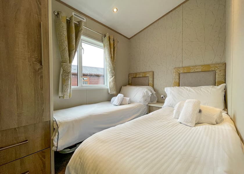 Superior Holiday Home 6 Hot Tub - Finlake Resort & Spa, Chudleigh, Newton Abbot