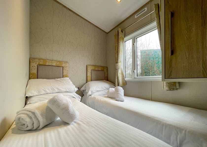 Superior Holiday Home 6 Hot Tub - Finlake Resort & Spa, Chudleigh, Newton Abbot