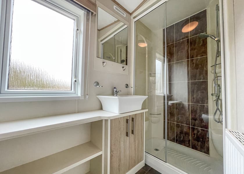 Superior Holiday Home 6 Hot Tub - Finlake Resort & Spa, Chudleigh, Newton Abbot