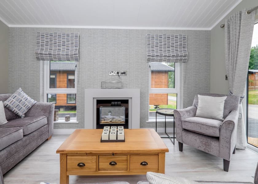 Superior Lodge 4 Hot Tub - Finlake Resort & Spa, Chudleigh, Newton Abbot