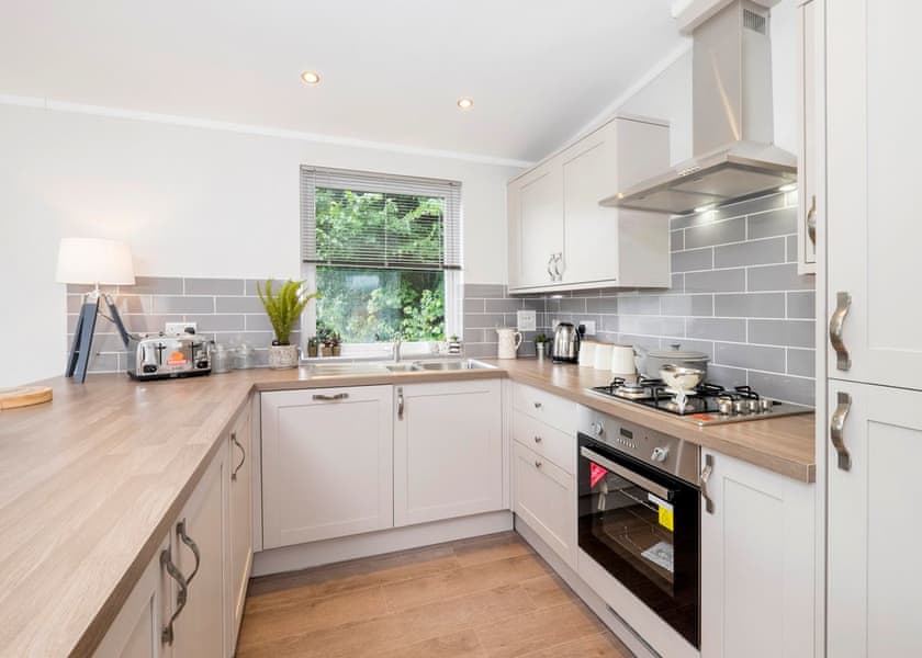 Superior Lodge 4 Hot Tub - Finlake Resort & Spa, Chudleigh, Newton Abbot