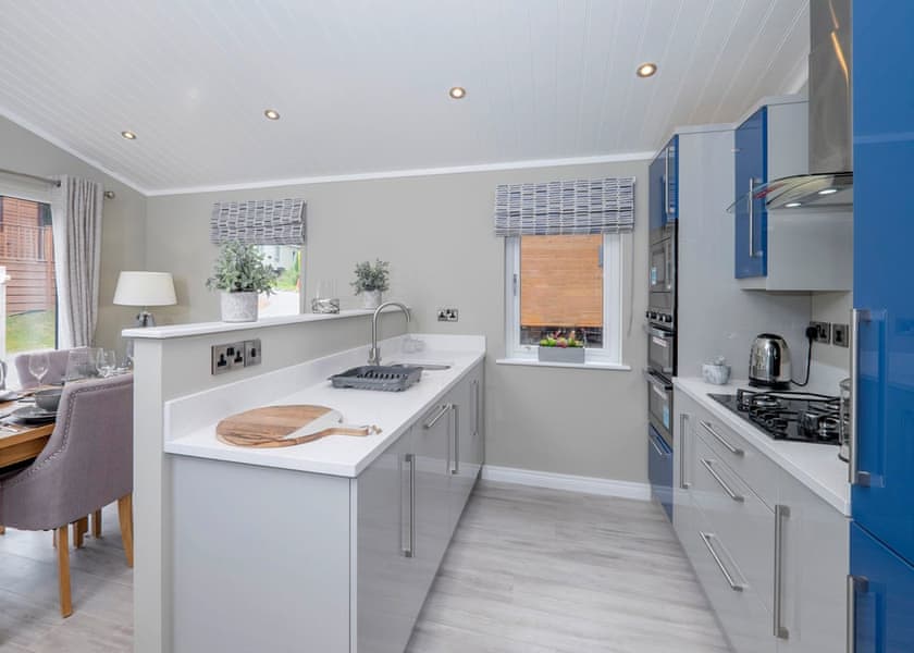 Superior Lodge 4 Hot Tub - Finlake Resort & Spa, Chudleigh, Newton Abbot