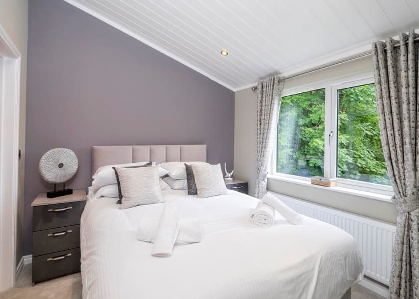 Superior Lodge 4 Hot Tub - Finlake Resort & Spa, Chudleigh, Newton Abbot