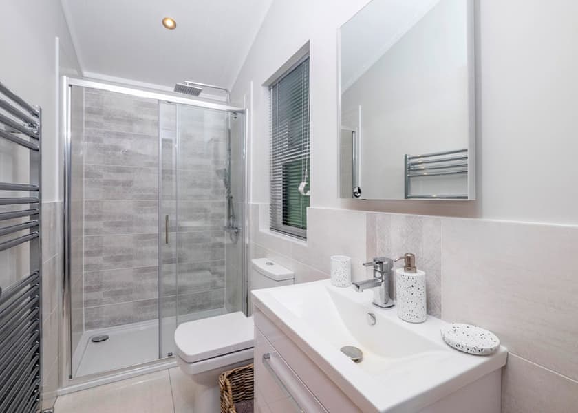 Superior Lodge 4 Hot Tub - Finlake Resort & Spa, Chudleigh, Newton Abbot