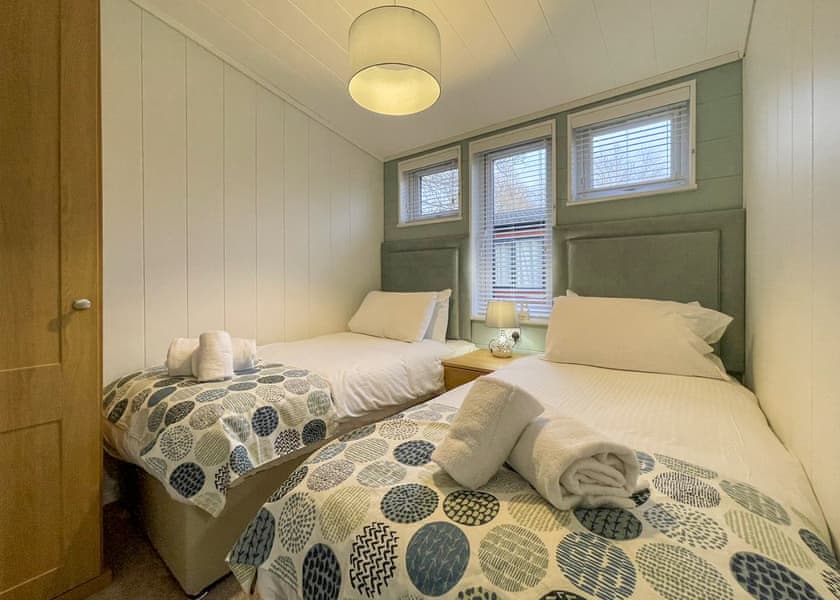 Superior Lodge 6 Hot Tub - Finlake Resort & Spa, Chudleigh, Newton Abbot