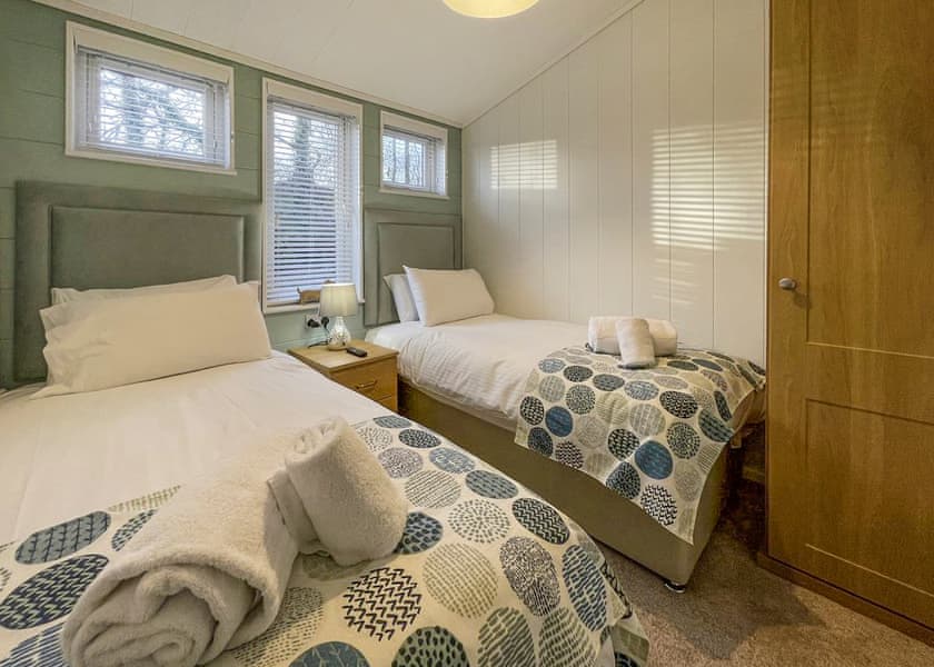 Superior Lodge 6 Hot Tub - Finlake Resort & Spa, Chudleigh, Newton Abbot