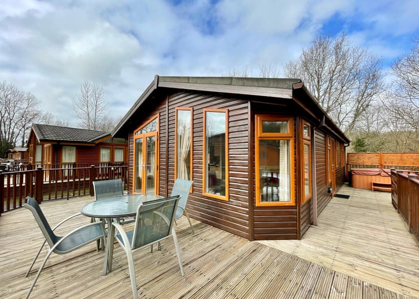 Classic Lodge Hot Tub 4 - Finlake Resort & Spa, Chudleigh, Newton Abbot