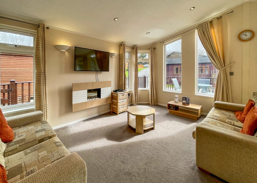 Classic Lodge Hot Tub 4 - Finlake Resort & Spa, Chudleigh, Newton Abbot