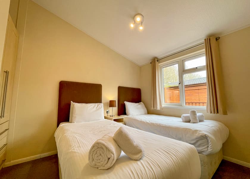 Classic Lodge Hot Tub 4 - Finlake Resort & Spa, Chudleigh, Newton Abbot