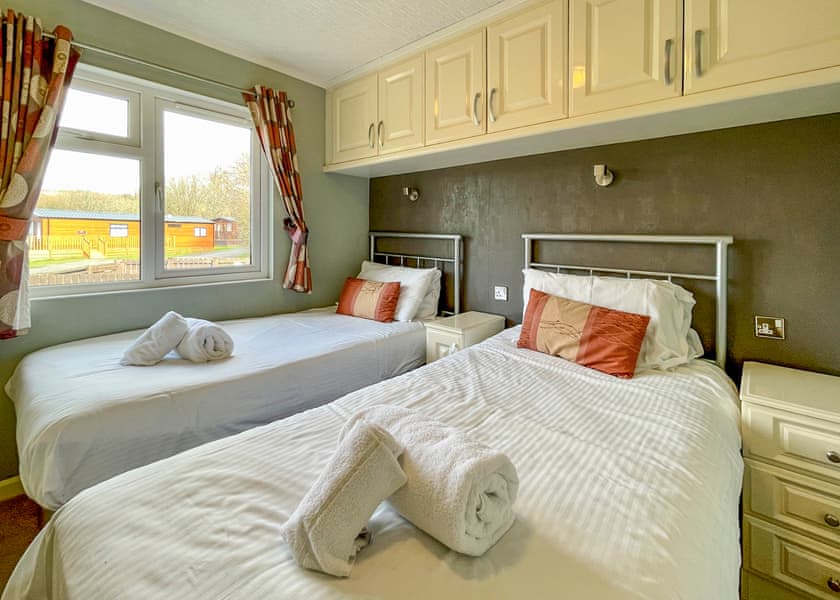 Classic Lodge Hot Tub 4 - Finlake Resort & Spa, Chudleigh, Newton Abbot