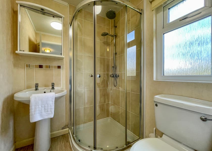 Classic Lodge Hot Tub 4 - Finlake Resort & Spa, Chudleigh, Newton Abbot