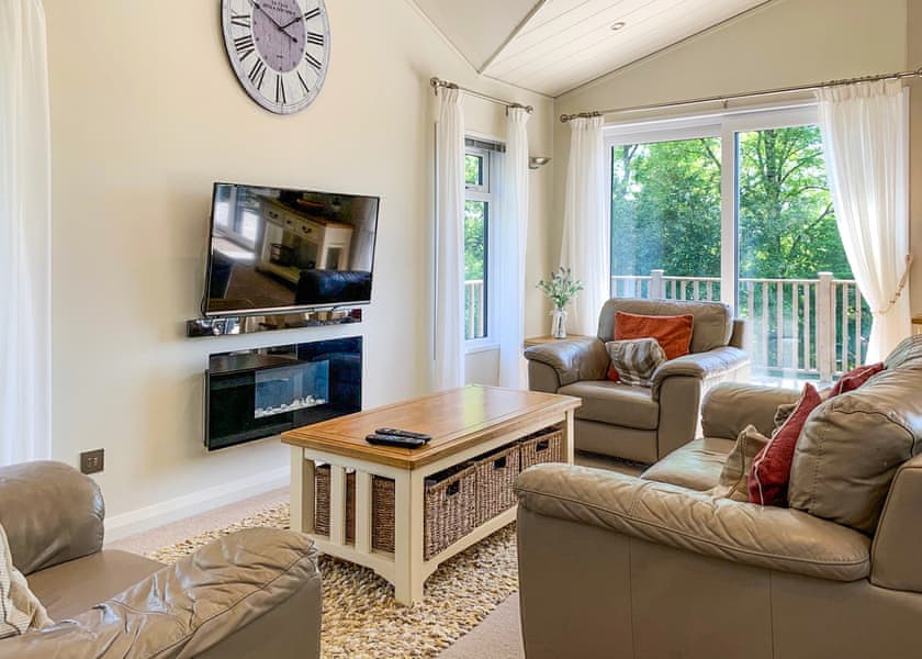 Superior Lodge 4 - Finlake Resort & Spa, Chudleigh, Newton Abbot