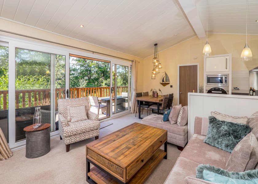 Superior Lodge 4 - Finlake Resort & Spa, Chudleigh, Newton Abbot