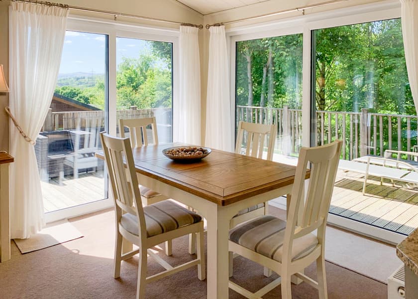 Superior Lodge 4 - Finlake Resort & Spa, Chudleigh, Newton Abbot