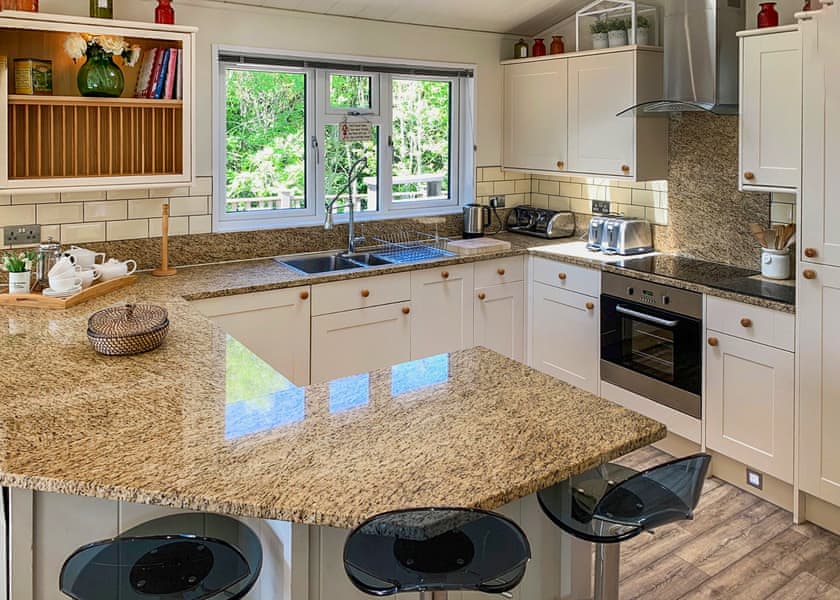 Superior Lodge 4 - Finlake Resort & Spa, Chudleigh, Newton Abbot