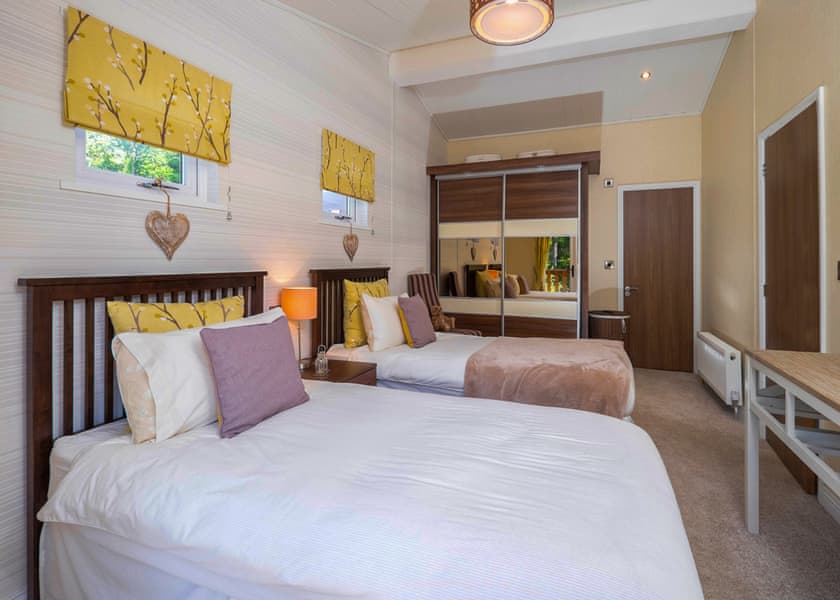 Superior Lodge 4 - Finlake Resort & Spa, Chudleigh, Newton Abbot