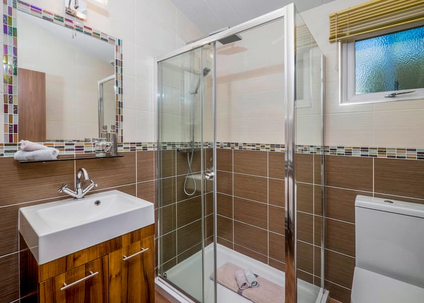 Superior Lodge 4 - Finlake Resort & Spa, Chudleigh, Newton Abbot