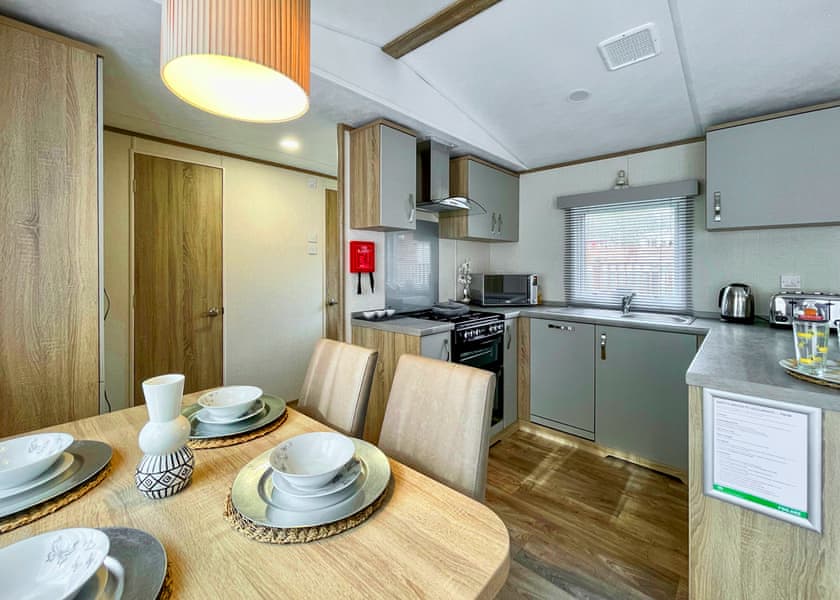 Comfort Plus Caravan 4 Hot Tub - Finlake Resort & Spa, Chudleigh, Newton Abbot