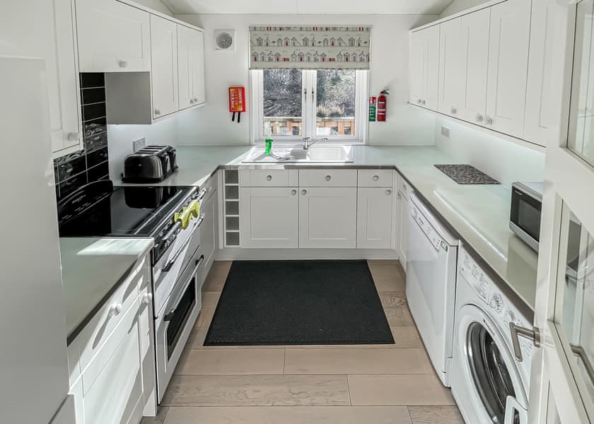 Superior Lodge 5 Hot Tub - Finlake Resort & Spa, Chudleigh, Newton Abbot