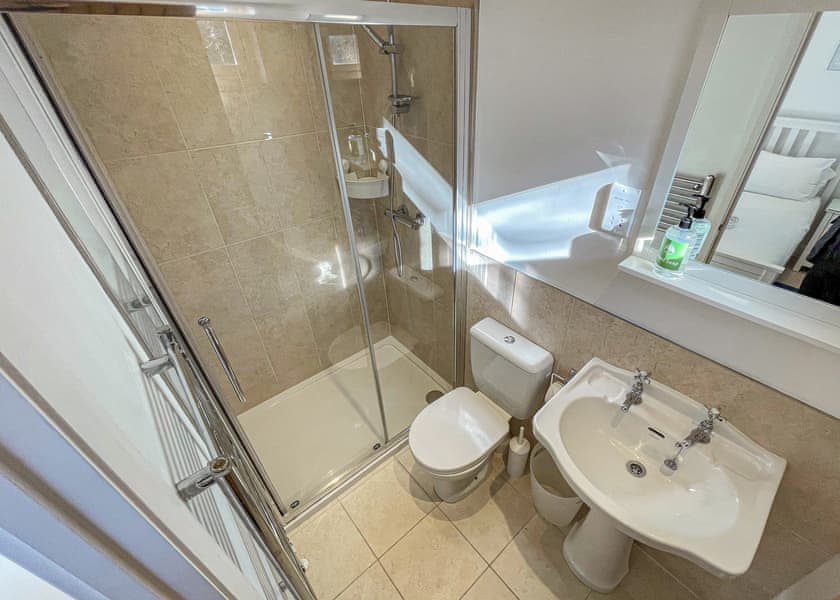 Superior Lodge 5 Hot Tub - Finlake Resort & Spa, Chudleigh, Newton Abbot