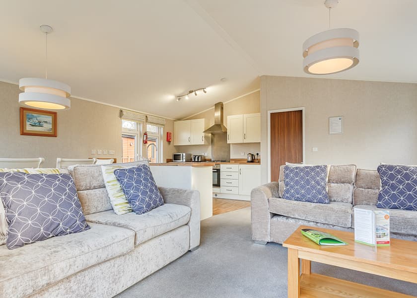 Comfort Lodge Hot Tub | Finlake Holiday Resort, Chudleigh, Newton Abbot