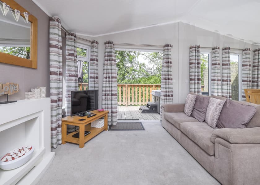 Comfort Lodge Hot Tub | Finlake Holiday Resort, Chudleigh, Newton Abbot