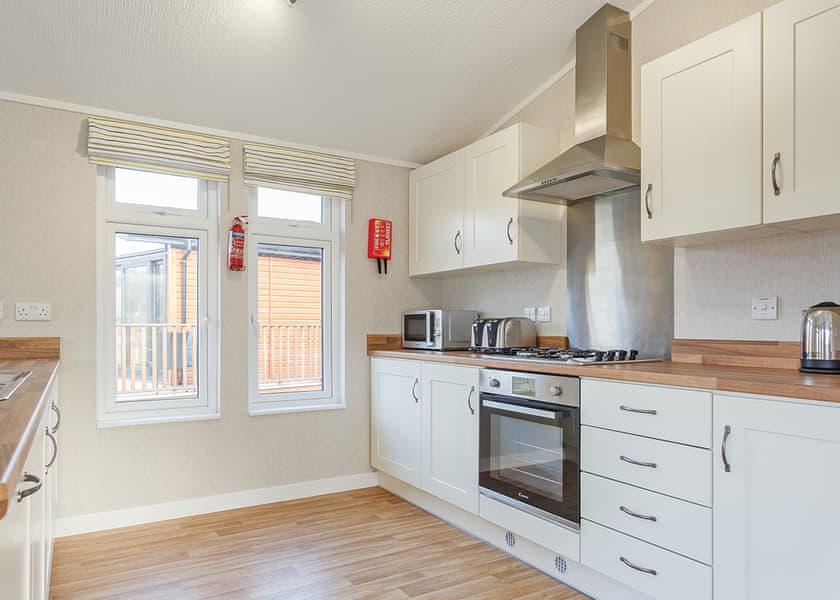 Comfort Lodge Hot Tub | Finlake Holiday Resort, Chudleigh, Newton Abbot