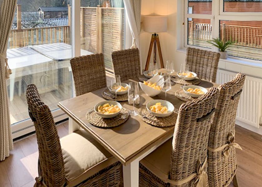 Comfort Plus Lodge 4 - Finlake Resort & Spa, Chudleigh, Newton Abbot