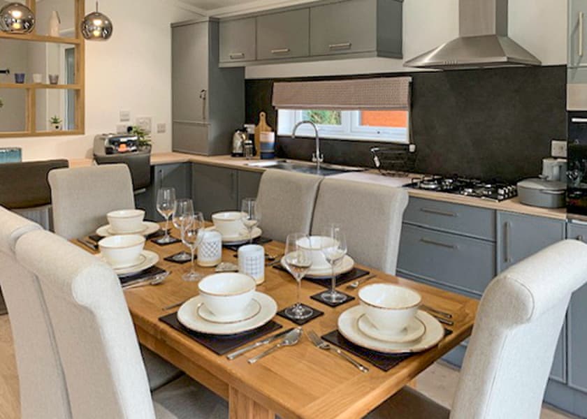 Comfort Plus Lodge 4 - Finlake Resort & Spa, Chudleigh, Newton Abbot