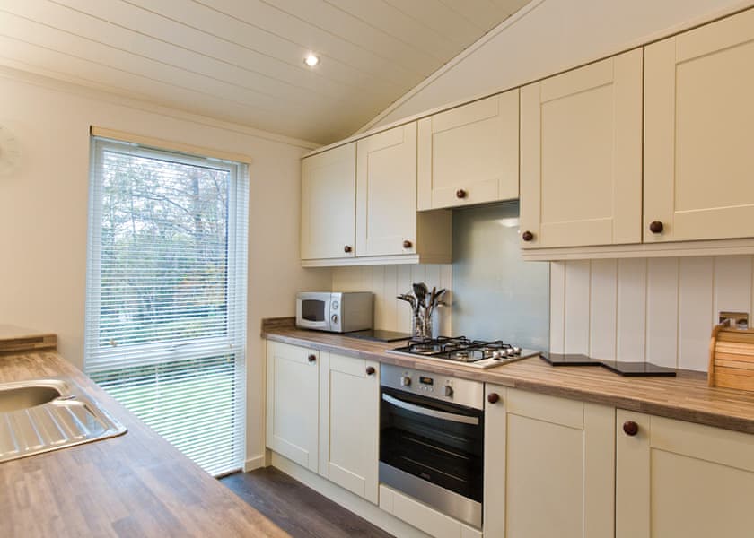 Comfort Plus Lodge 4 - Finlake Resort & Spa, Chudleigh, Newton Abbot