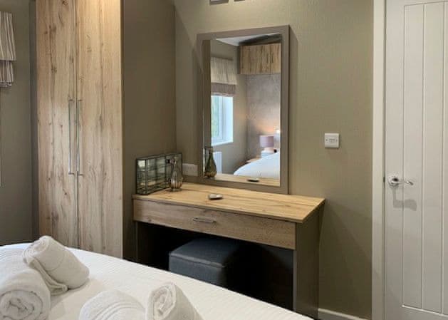 Comfort Plus Lodge 4 - Finlake Resort & Spa, Chudleigh, Newton Abbot