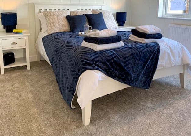 Comfort Plus Lodge 4 - Finlake Resort & Spa, Chudleigh, Newton Abbot