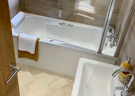 Comfort Plus Lodge 4 - Finlake Resort & Spa, Chudleigh, Newton Abbot