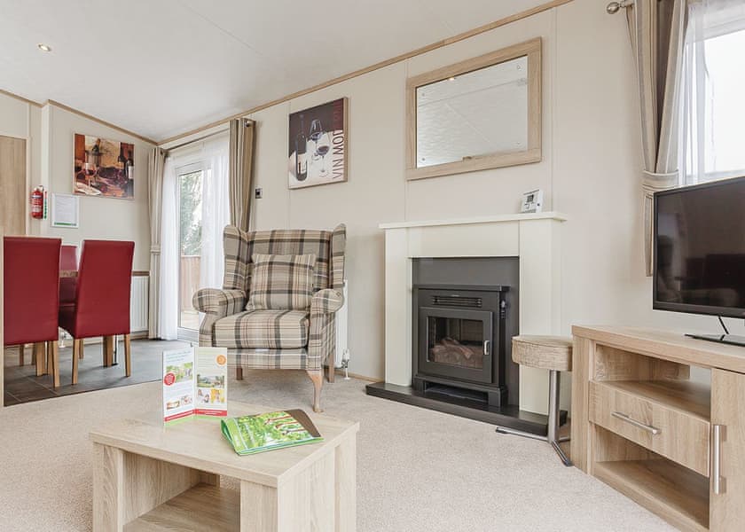 Comfort Plus 6 Hot Tub - Finlake Resort & Spa, Chudleigh, Newton Abbot