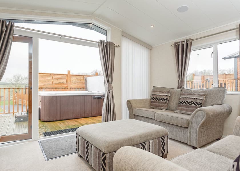 Comfort Plus 6 Hot Tub - Finlake Resort & Spa, Chudleigh, Newton Abbot